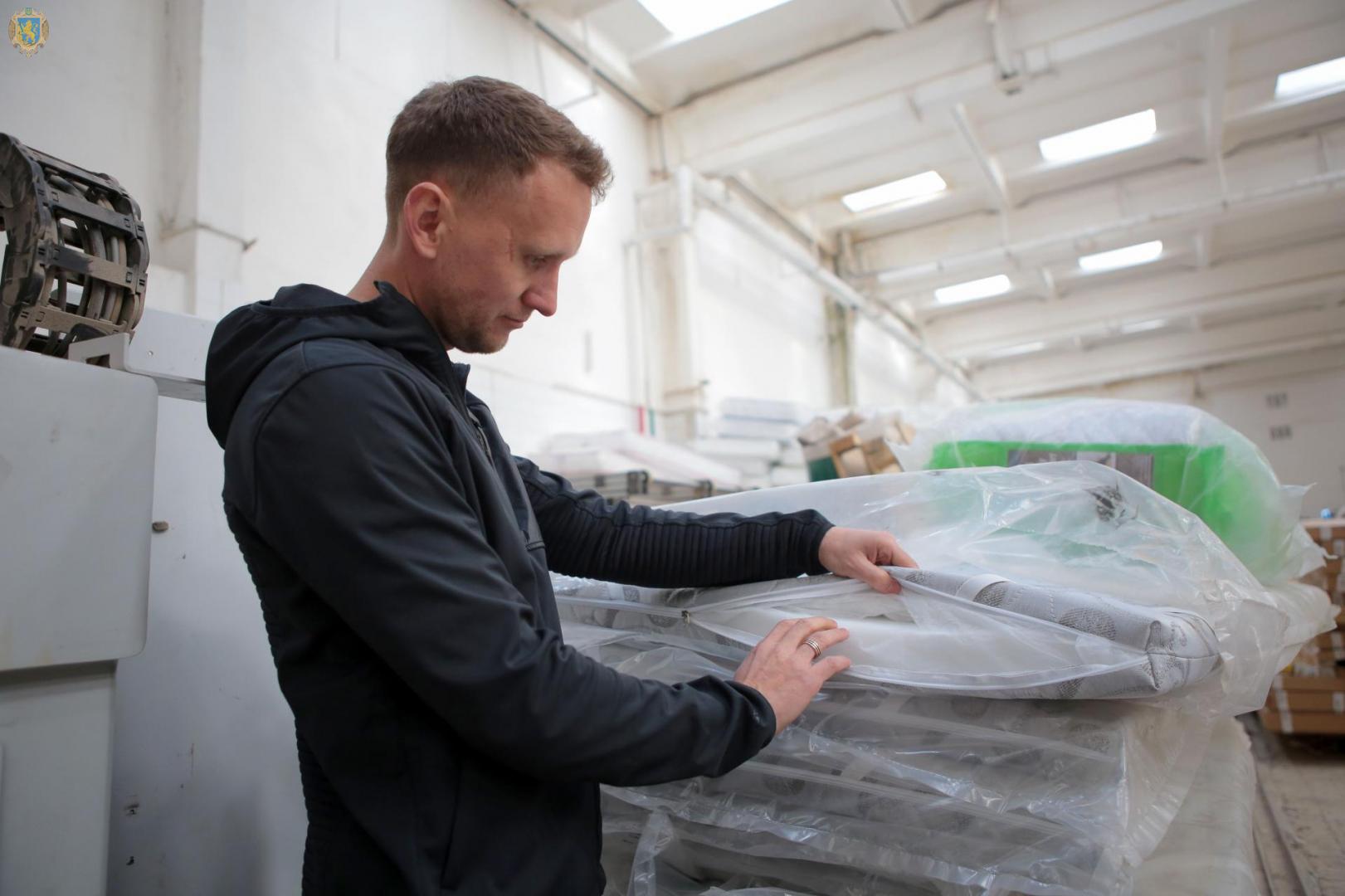 Одне з найбільших підприємств України з виробництва матраців переїжджає на Львівщину.