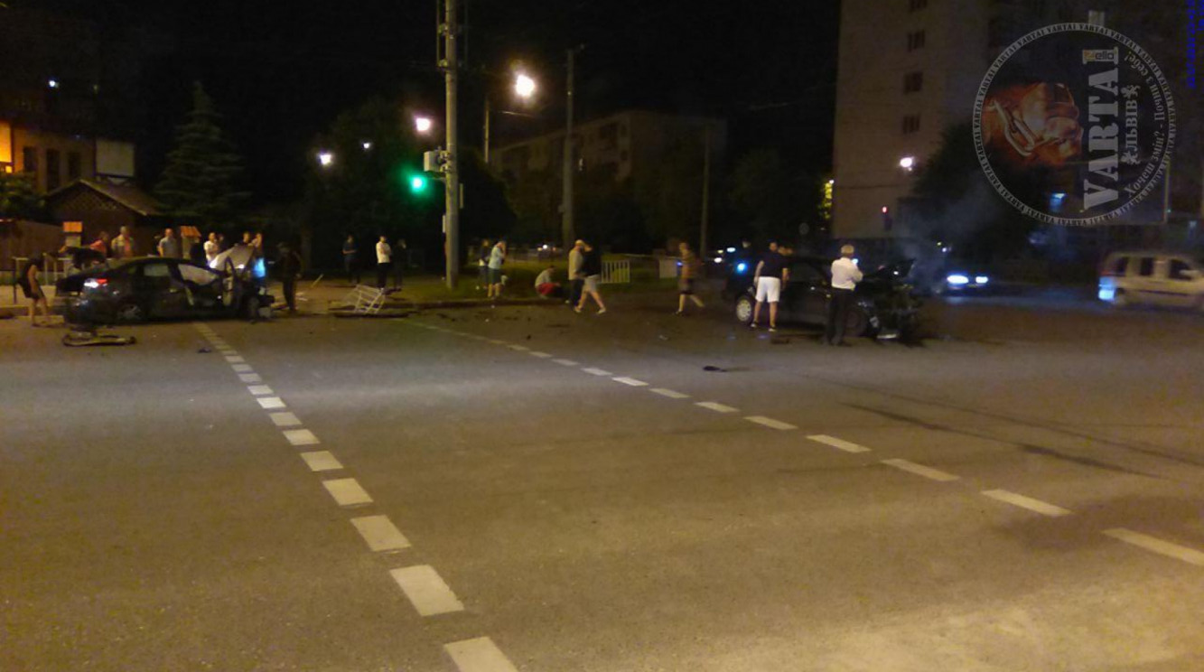 Аварія на перехресті Любінська-Виговського у Львові: Фото: Варта 1.