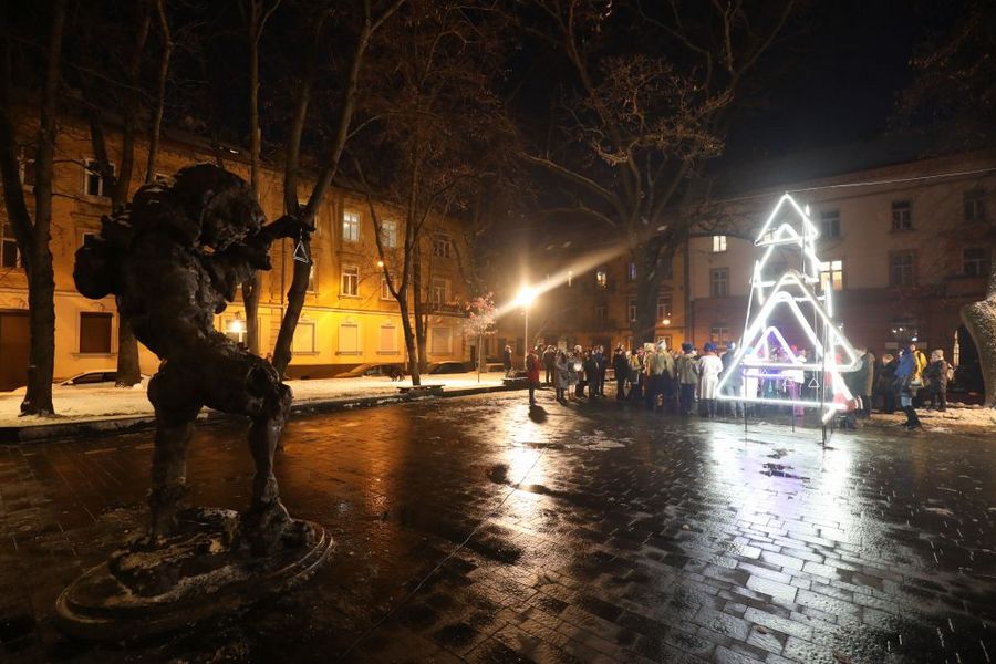 У Львові відкрили музичну новорічну ялинку