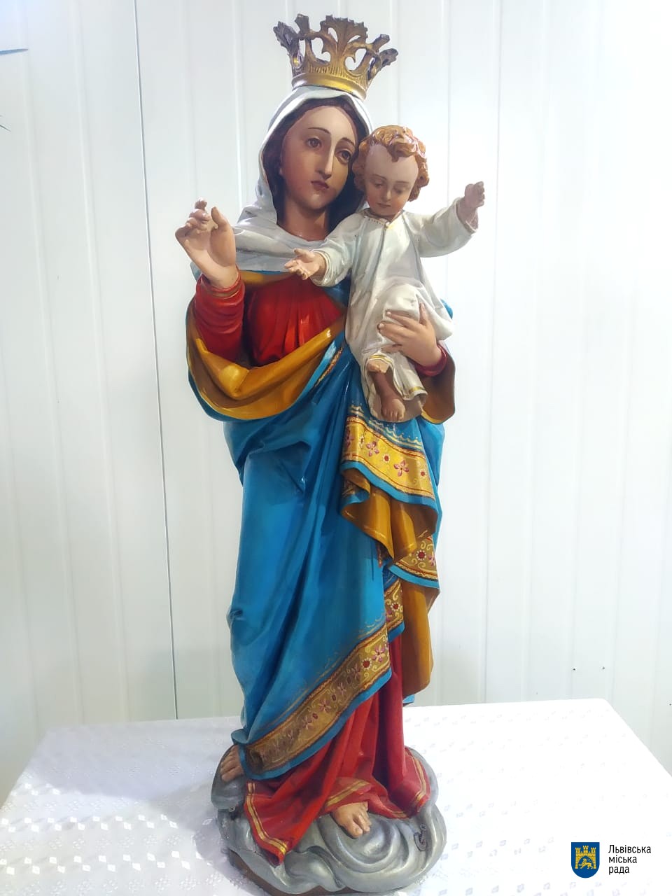 За хворих і припинення епідемії: у Львові виставлять унікальну фігуру Богородиці фото 1