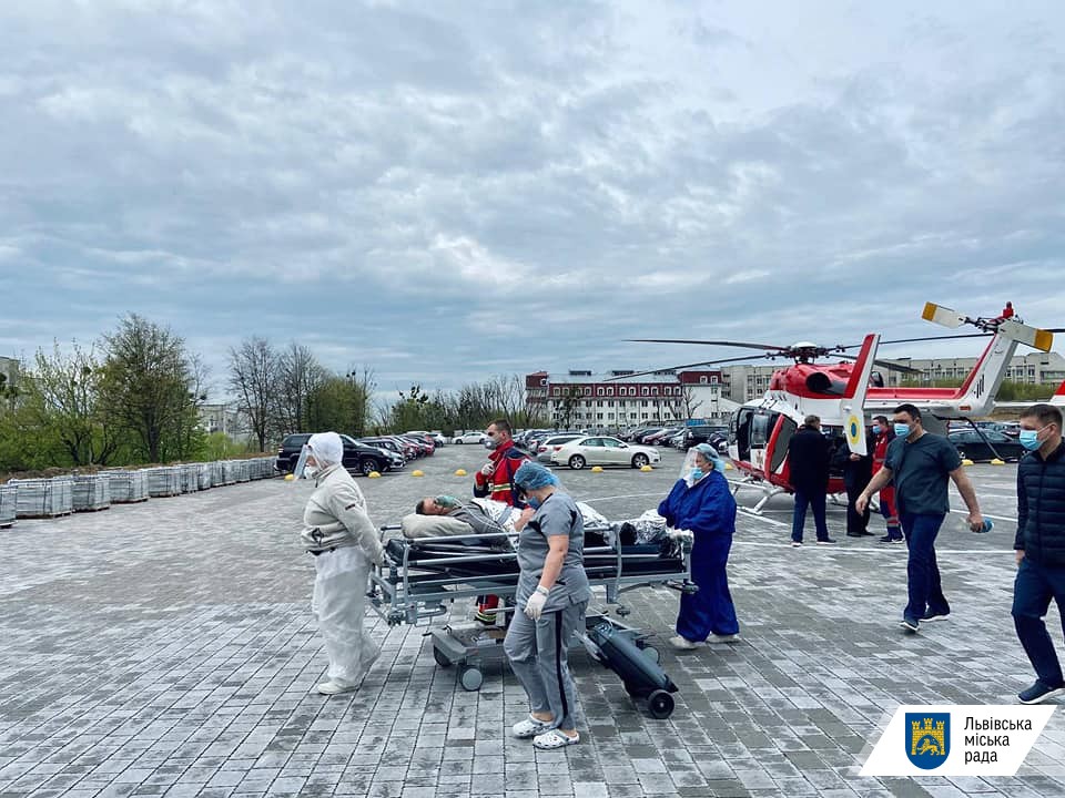 Ціна питання: медичний гвинтокрил доправив до львівської лікарні 54-річного чоловіка