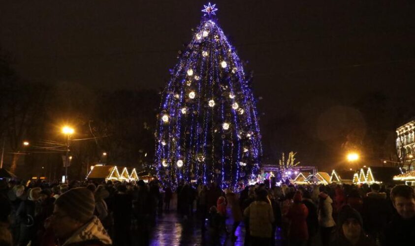 Головна ялинка у Львові у 2016 році.
