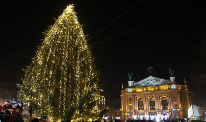 Головна ялинка у Львові у 2017 році.