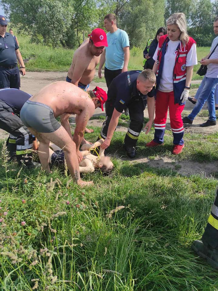 Водолази дістали з річки у Червонограді тіло 14-річного хлопчика. Фото: Центральна рятувально-водолазна служба Львівської області.