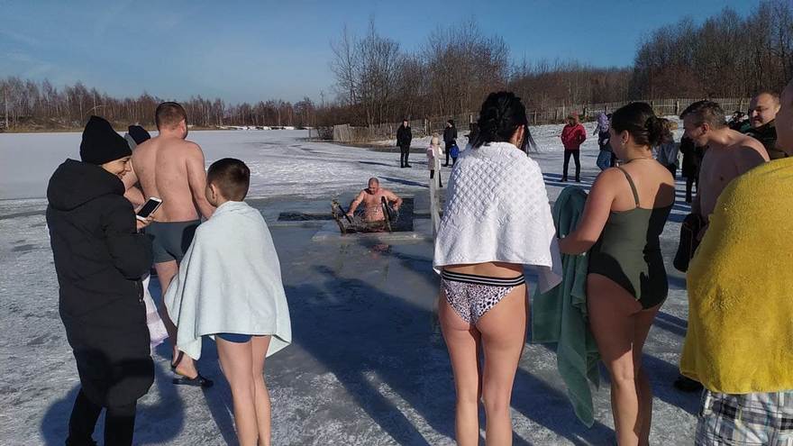 Водохреща 2022: Як пірнають в ополонку у Трускавці