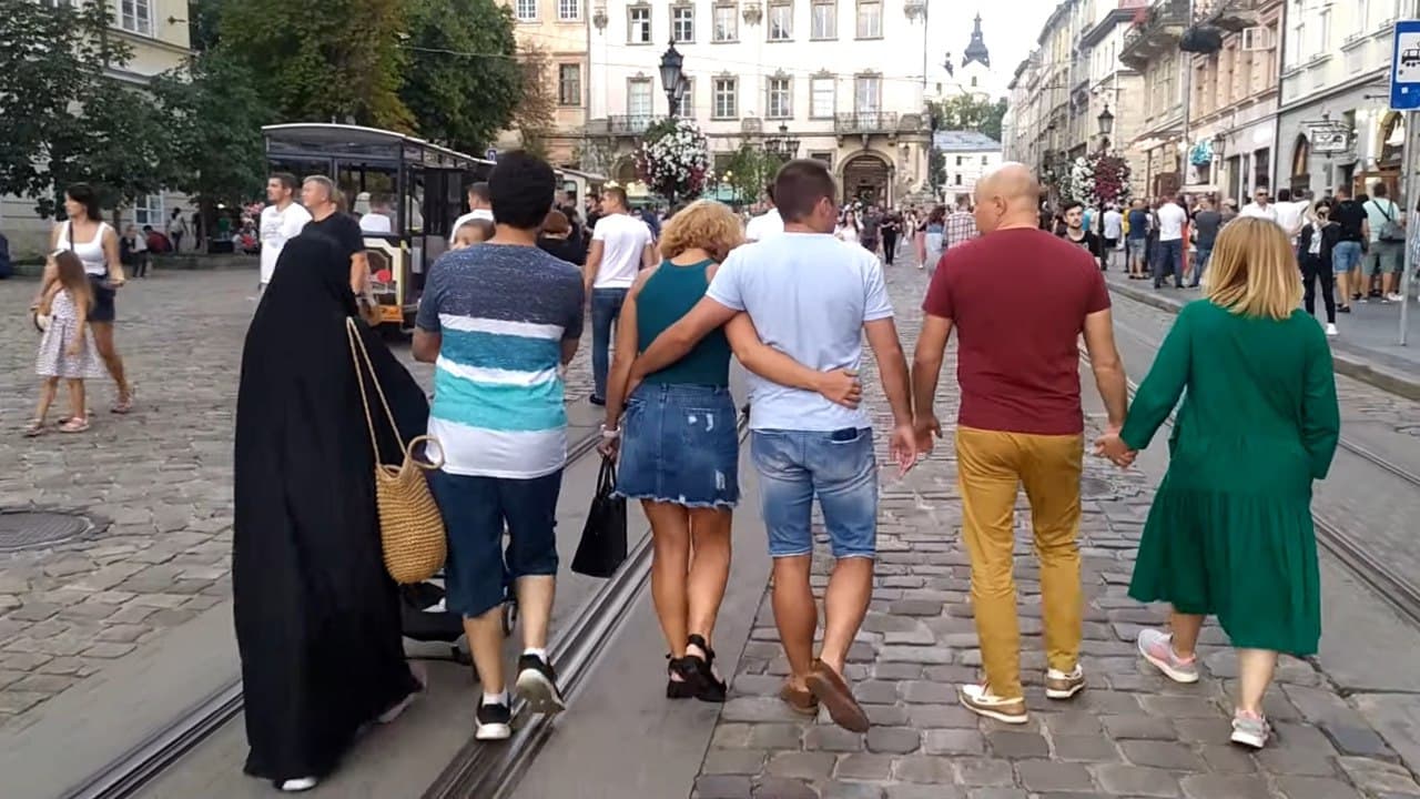 Як розважаються туристи з Саудівської Аравії у Львові. Фото: Юрій Богун