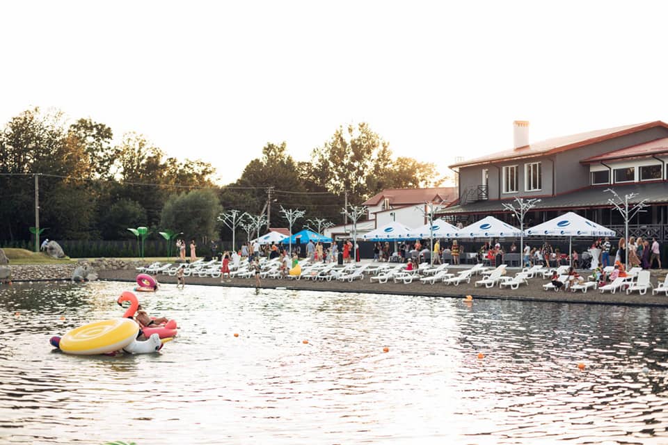 Огляд закладів із басейнами у Львові: ціни 2022.