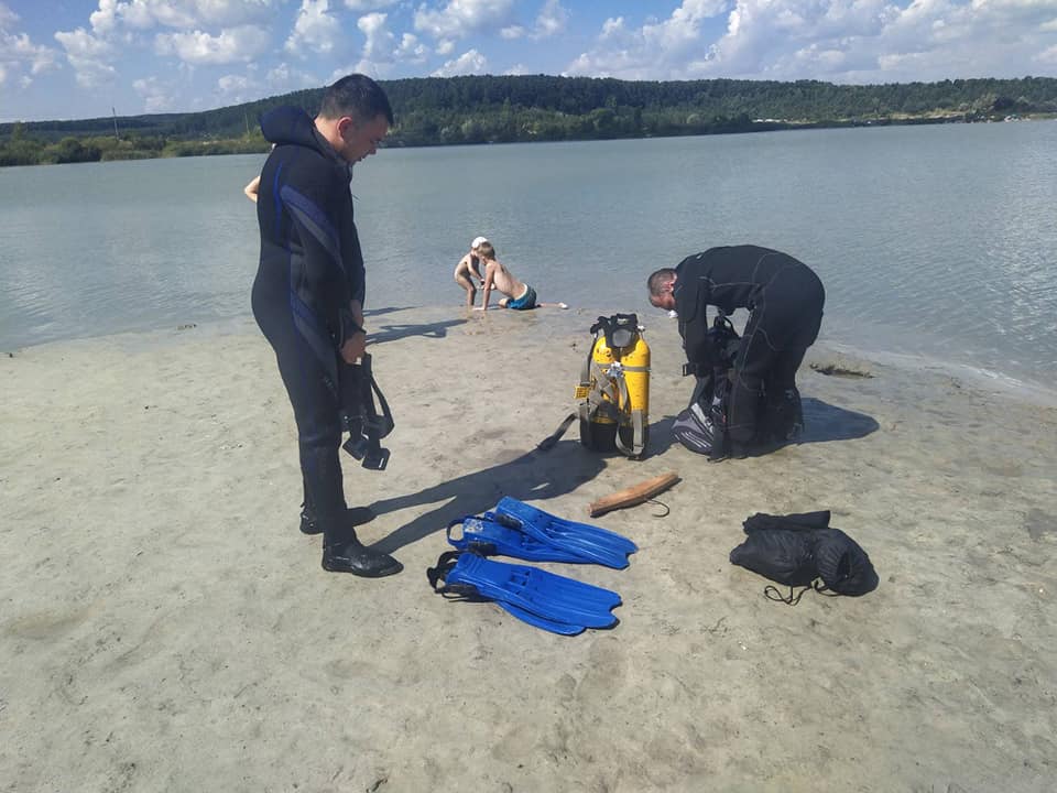 У Ясниському кар’єрі втопився 31-річний чоловік. Фото: Центральна рятувально-водолазна служба Львівської області/Фейсбук