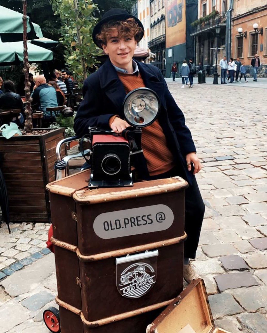 Зарплата – до 30 тисяч: на роботу у Львові шукають вуличного фотографа