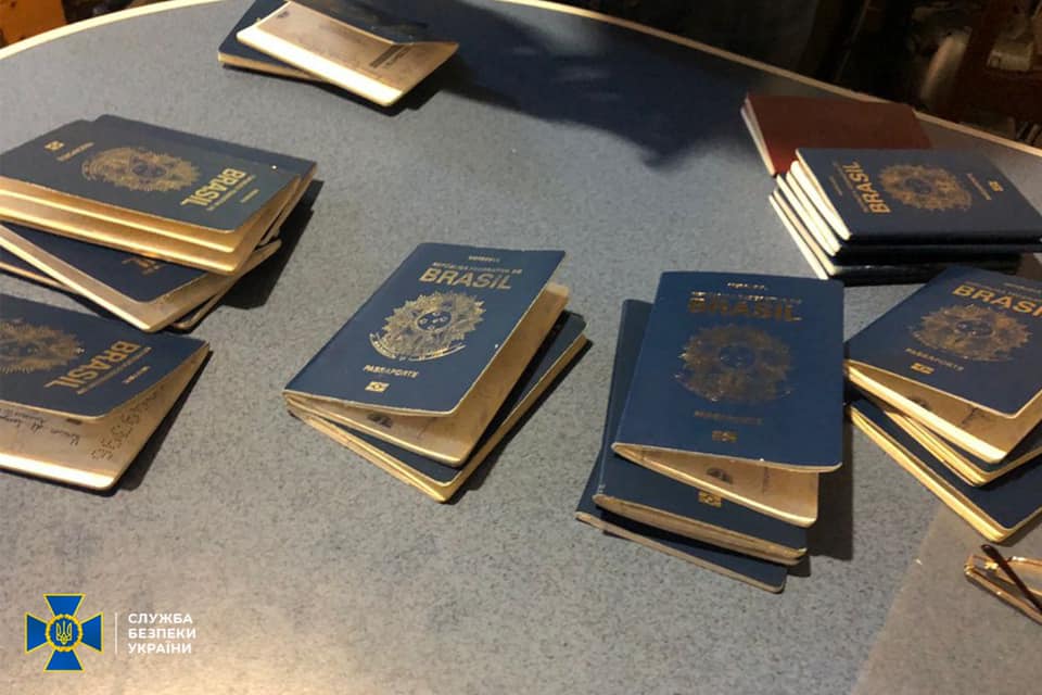 В одному з готелів у Львівській області затримали 24 бразильців, які незаконно перебували на території України. Фото: СБУ Львівщини