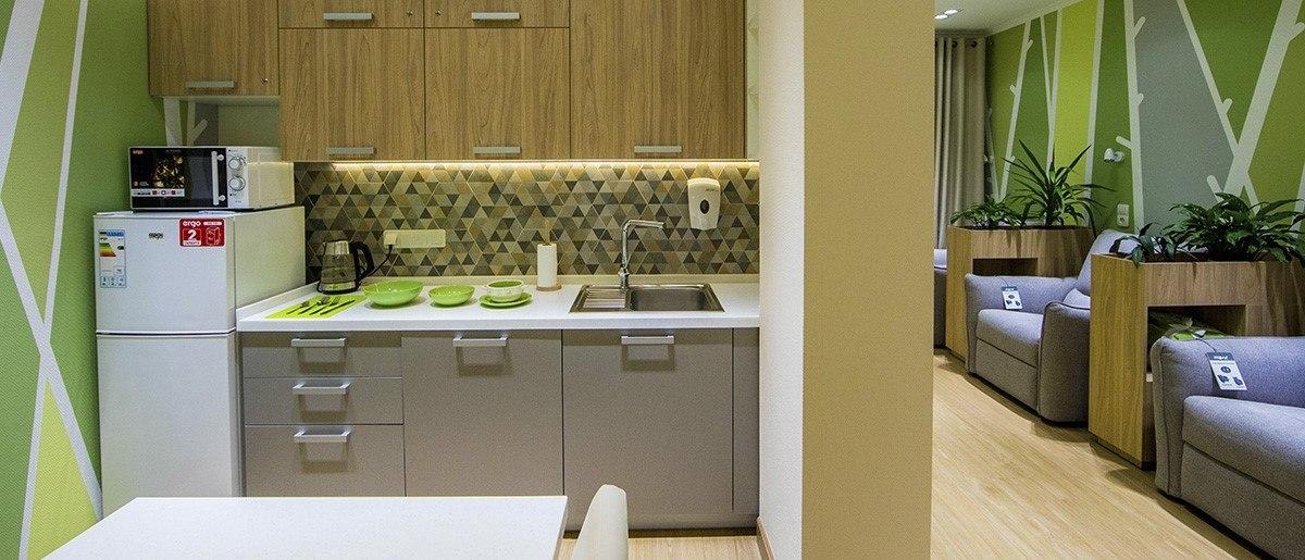 Не лише в коридорах: де в українських лікарнях можуть перебувати батьки хворих дітей.