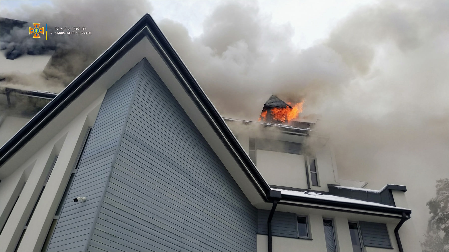 У Брюховичах горить церква Святої Терези