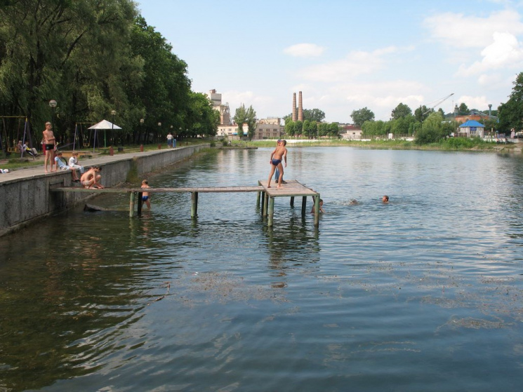 Левандівське озеро у Львові.