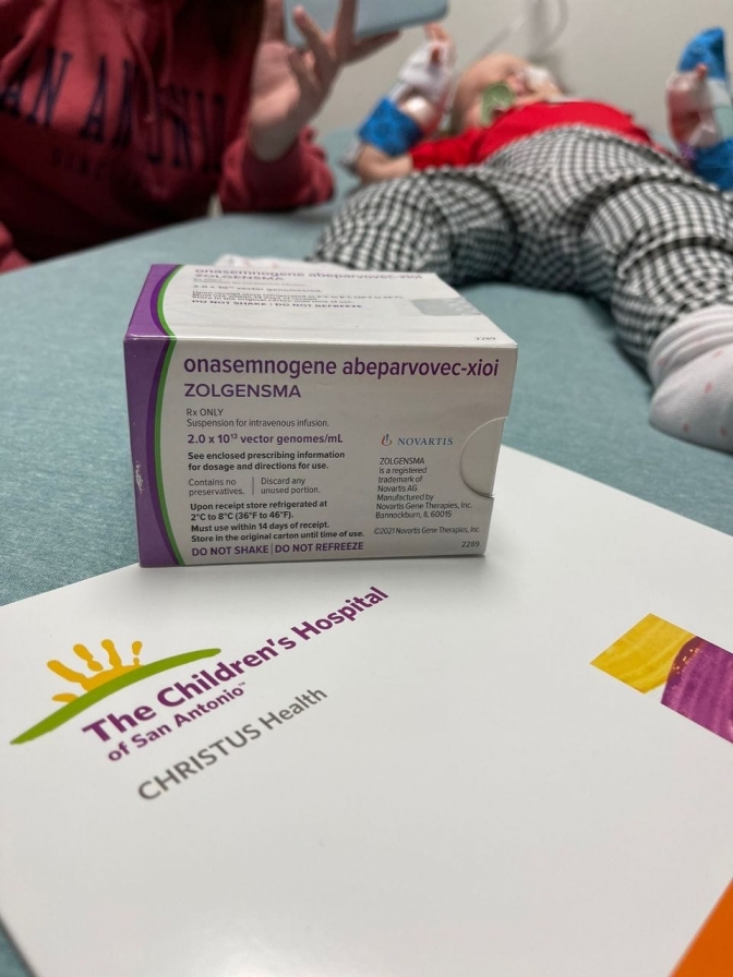 Вікторія Полюга зі СМА, якій усією країною збирали кошти на найдорожчий у світі укол Zolgensma, отримала препарат