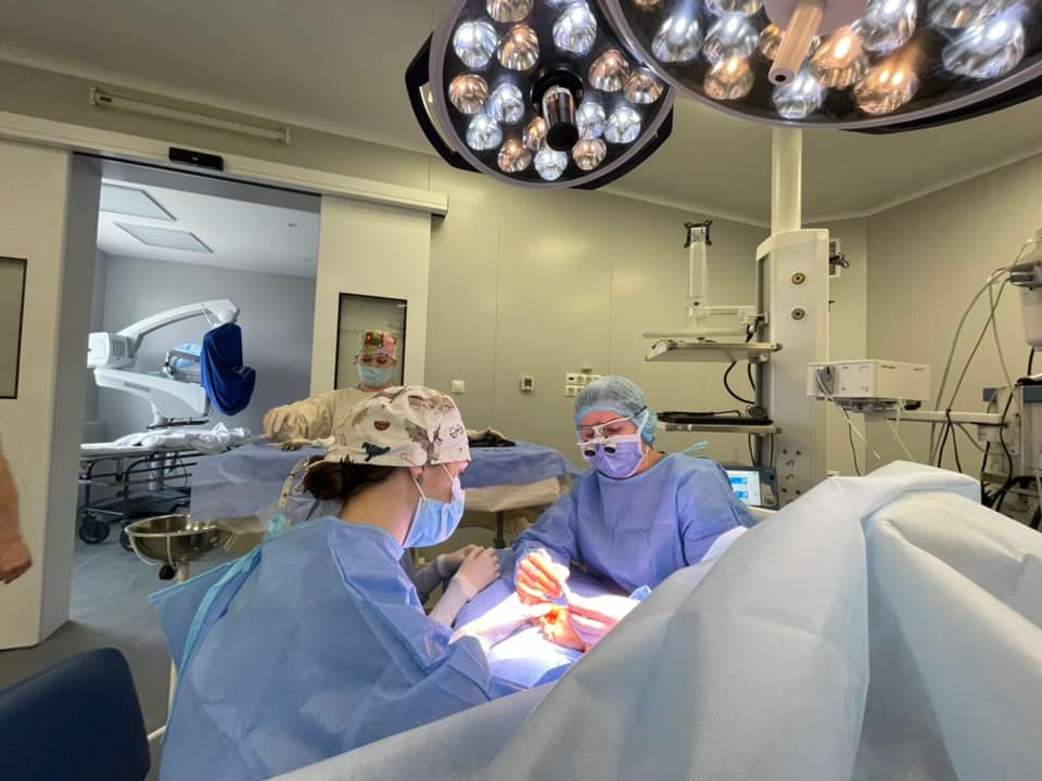 У Львові прооперували п'ятирічну дівчинку, яка народилася з шістьма пальцями.