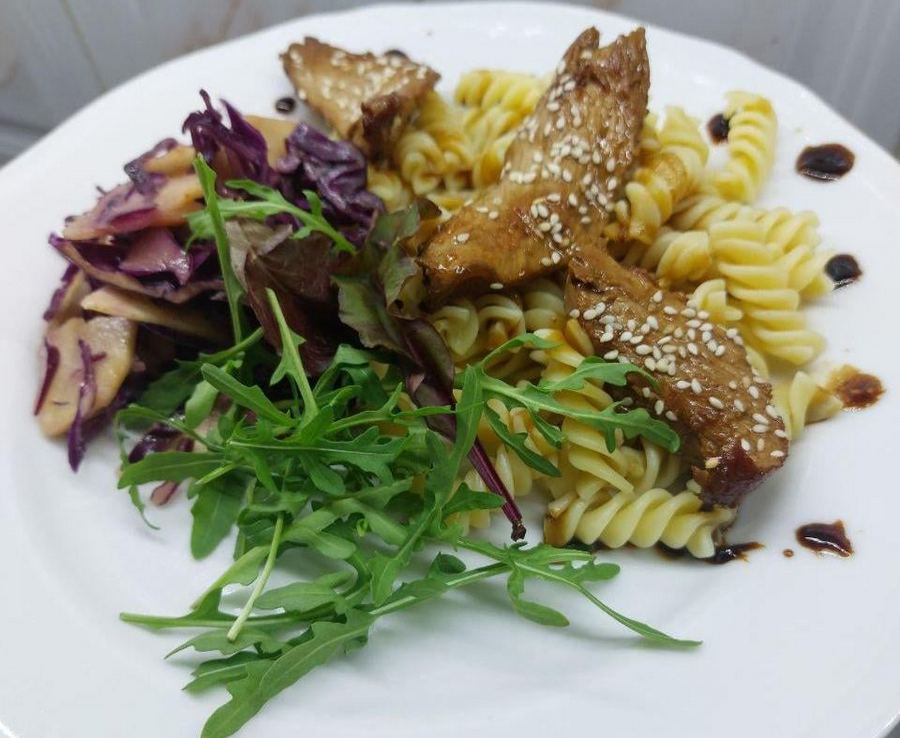 У новому львівському бістро «Інші» безкоштовно годують переселенців.