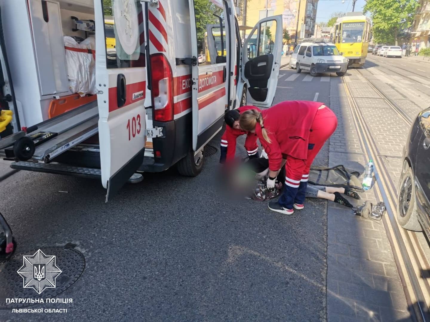 На Хмельницького у Львові автомобіль збив двох жінок &ndash; фото з місця ДТП.