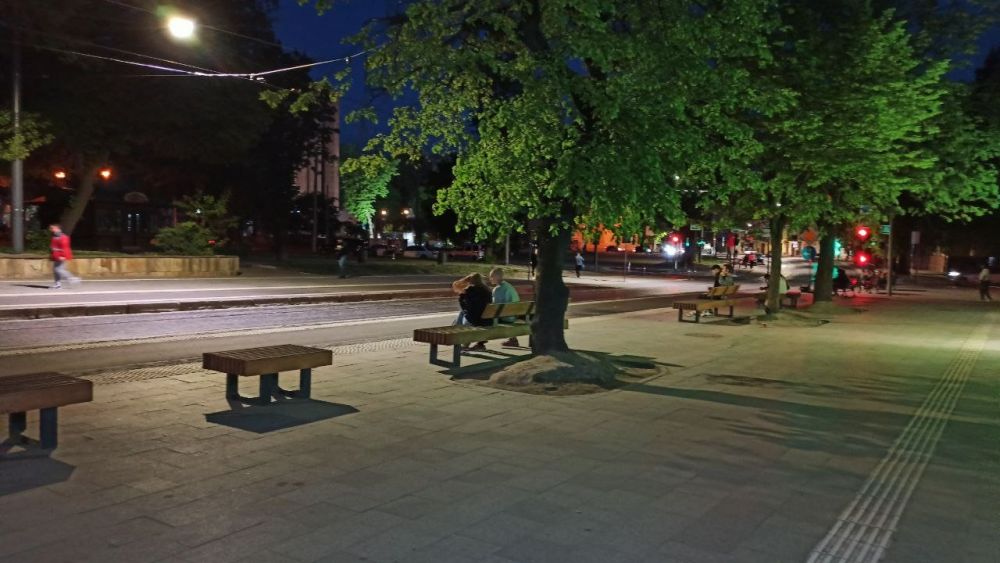 У пішохідній зоні на Степана Бандери тестують нову «лавкову локацію».