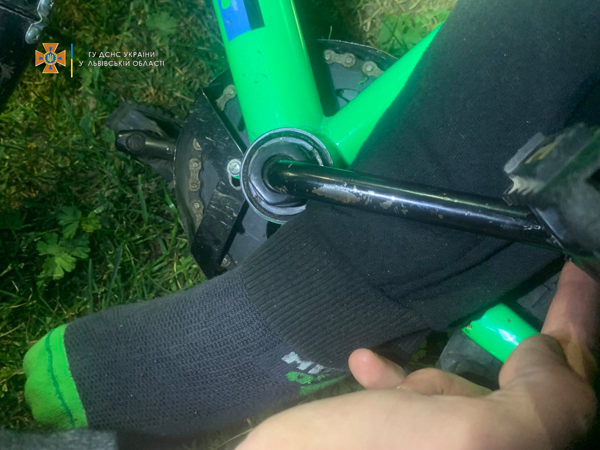 У Львові дитина застрягла у велосипеді.