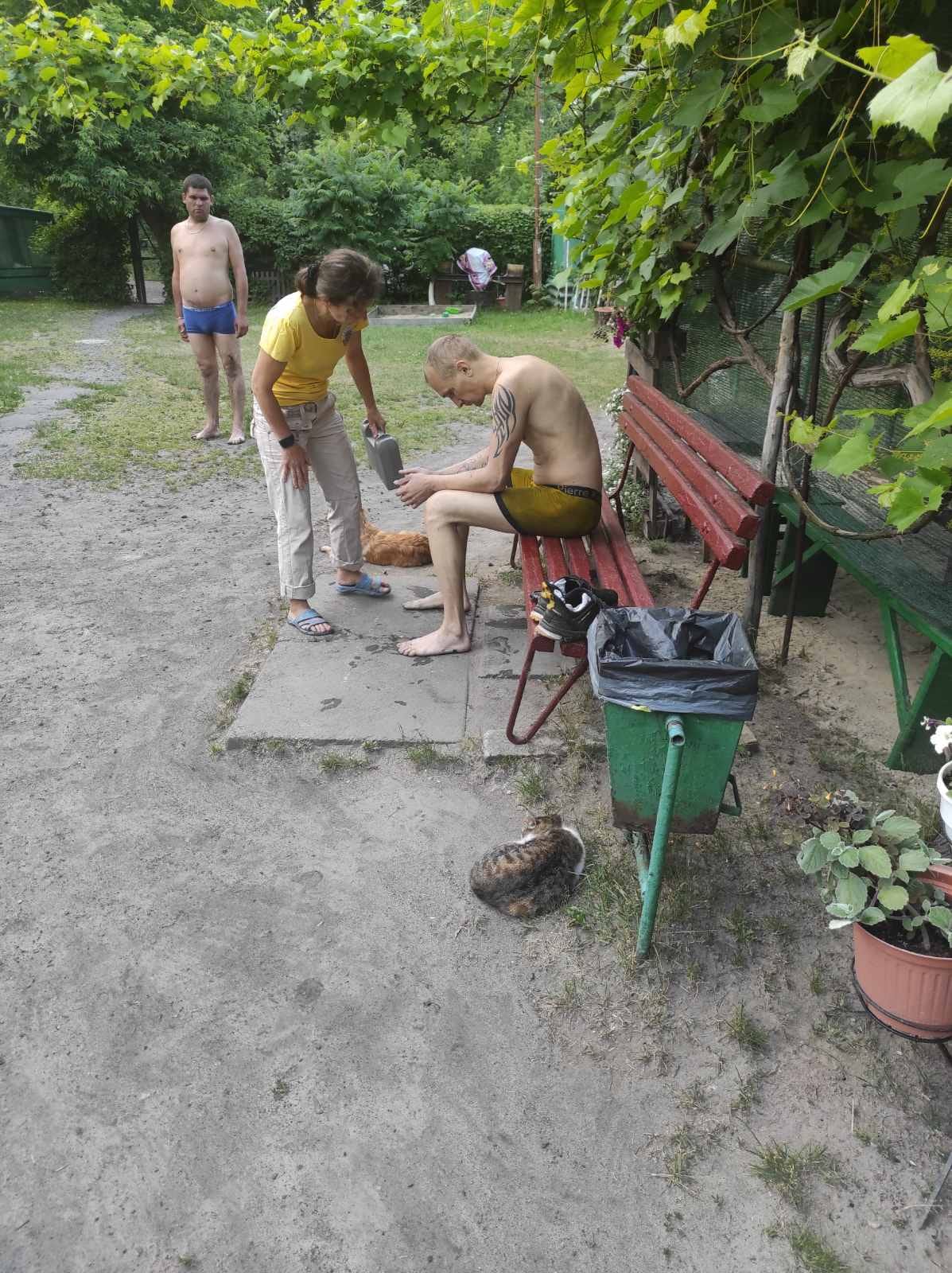 На Львівщині жінка врятувала незнайомця, який без ознак життя плив за течією річки.