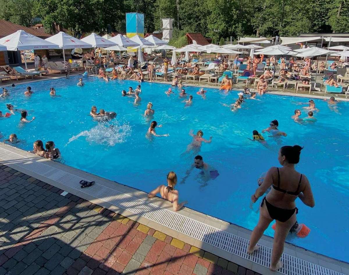 Огляд закладів із басейнами у Львові: ціни 2022.