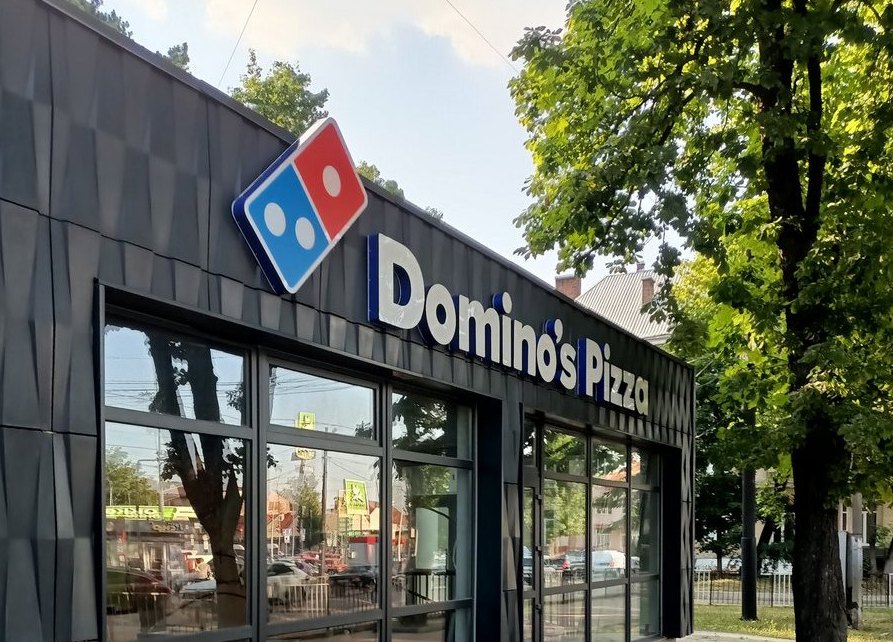 На місці громадської вбиральні у Львові відкрили піцерію однієї з найбільших світових мереж.