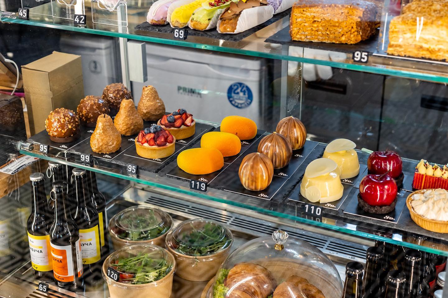 На Пекарській у Львові відкрили нову кав’ярню з інстаграмними десертами.