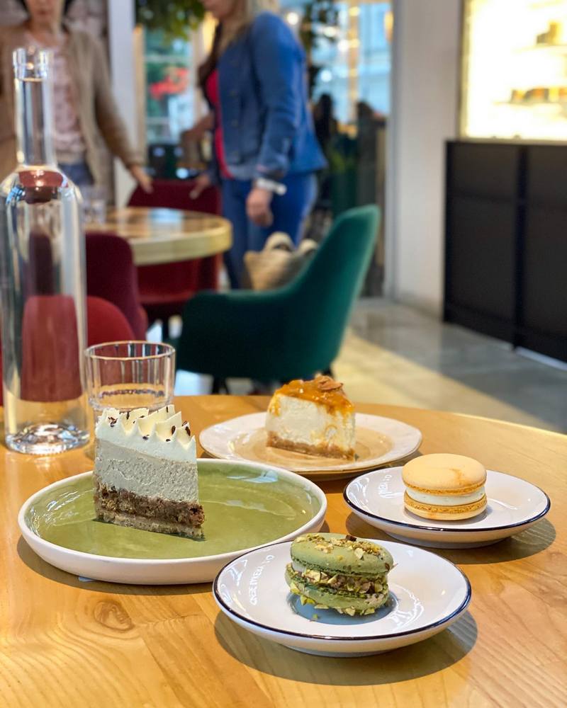 На місці колишніх артилерійських казарм у Львові відкрили кафе-кондитерську.