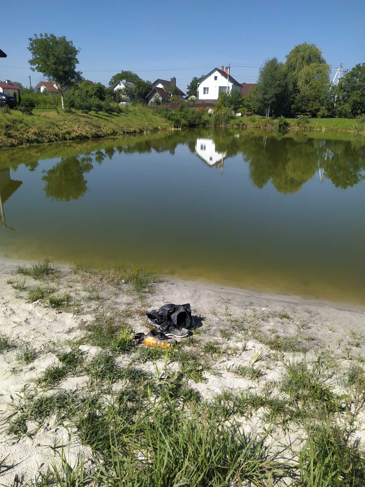 З озера біля Львова витягли труп.