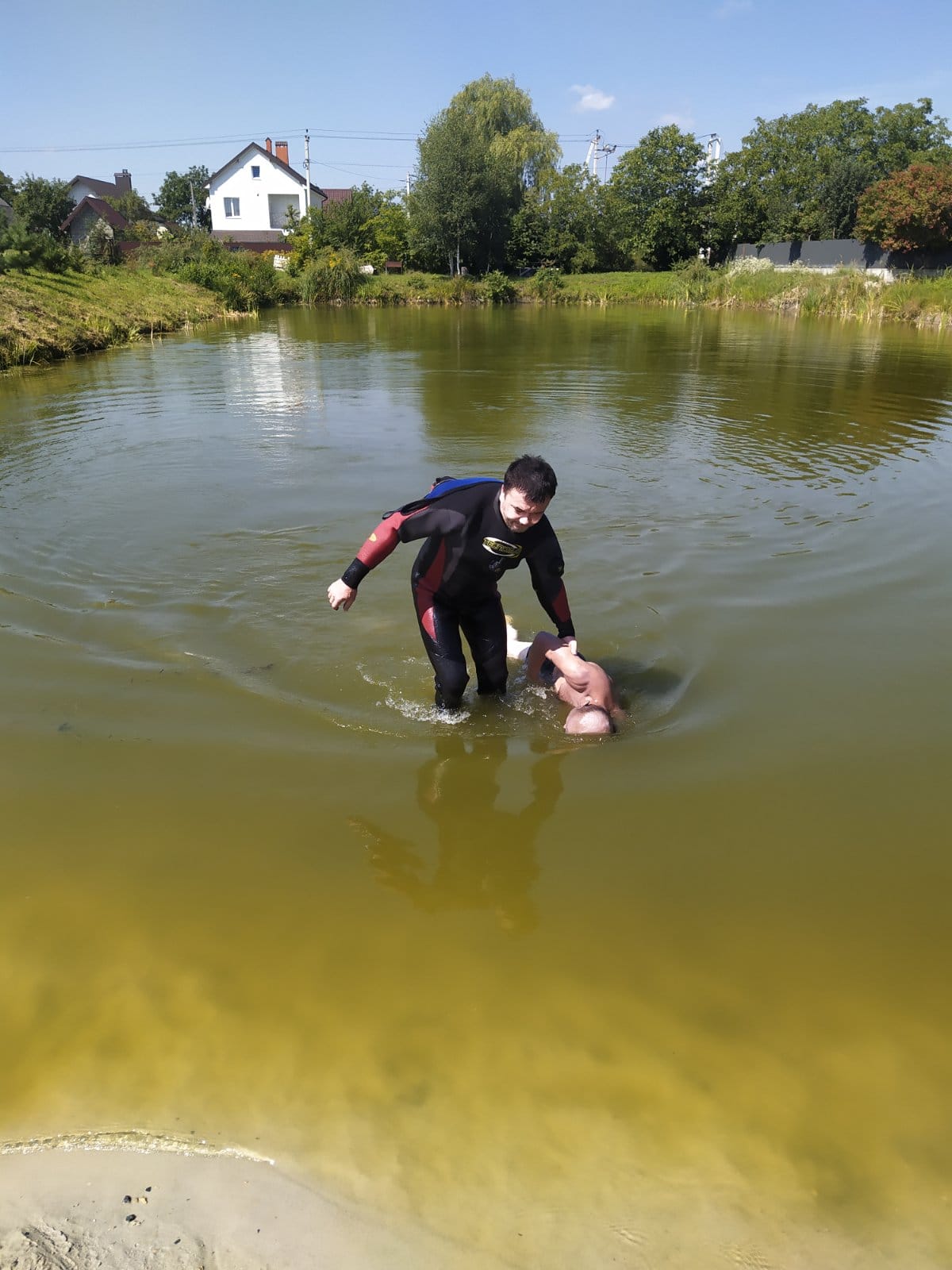 З озера біля Львова витягли труп.