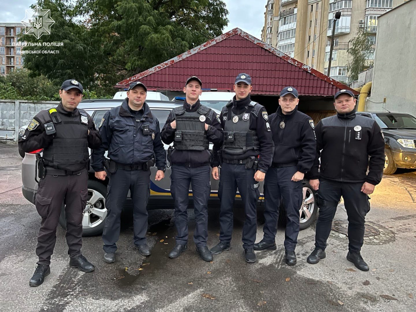 Шестизначна сума: на одному з блокпостів Львова знайшли торбу з грішми та листом — фото.