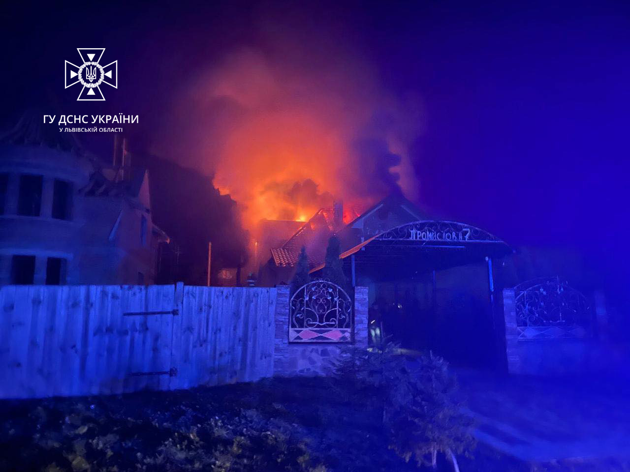 У Бродах палав двоповерховий будинок.