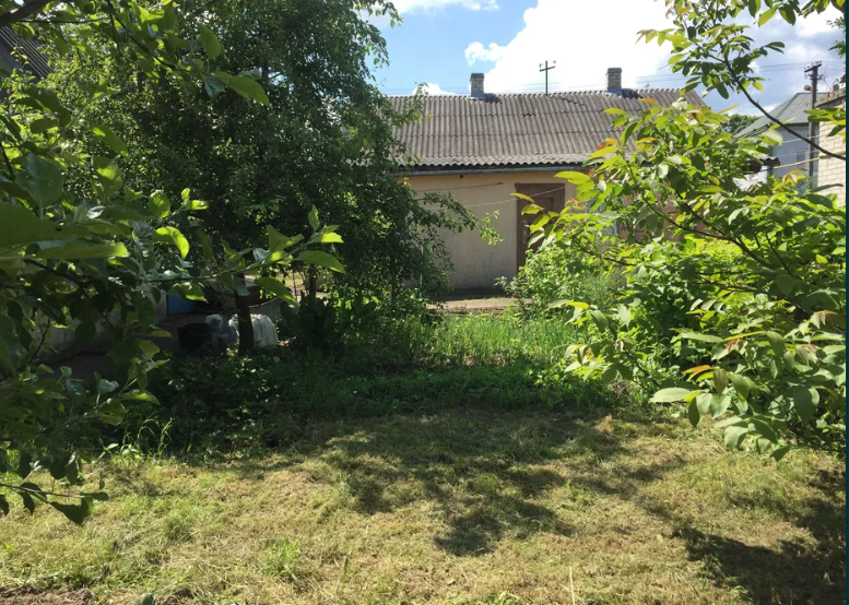 У парковій зоні Львова здають квартиру з гаражем, садом і городом за 5 тисяч гривень.