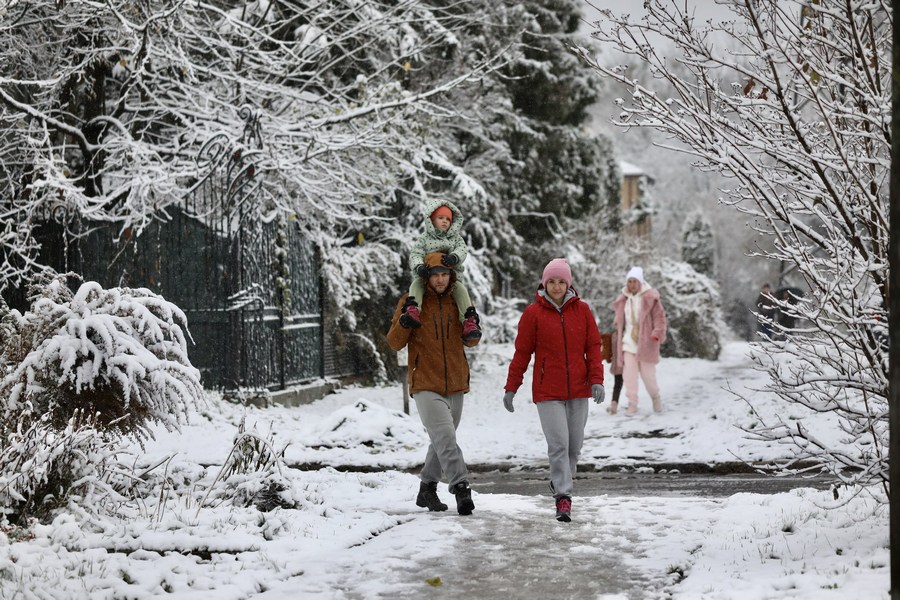 У Львові випав перший сніг.