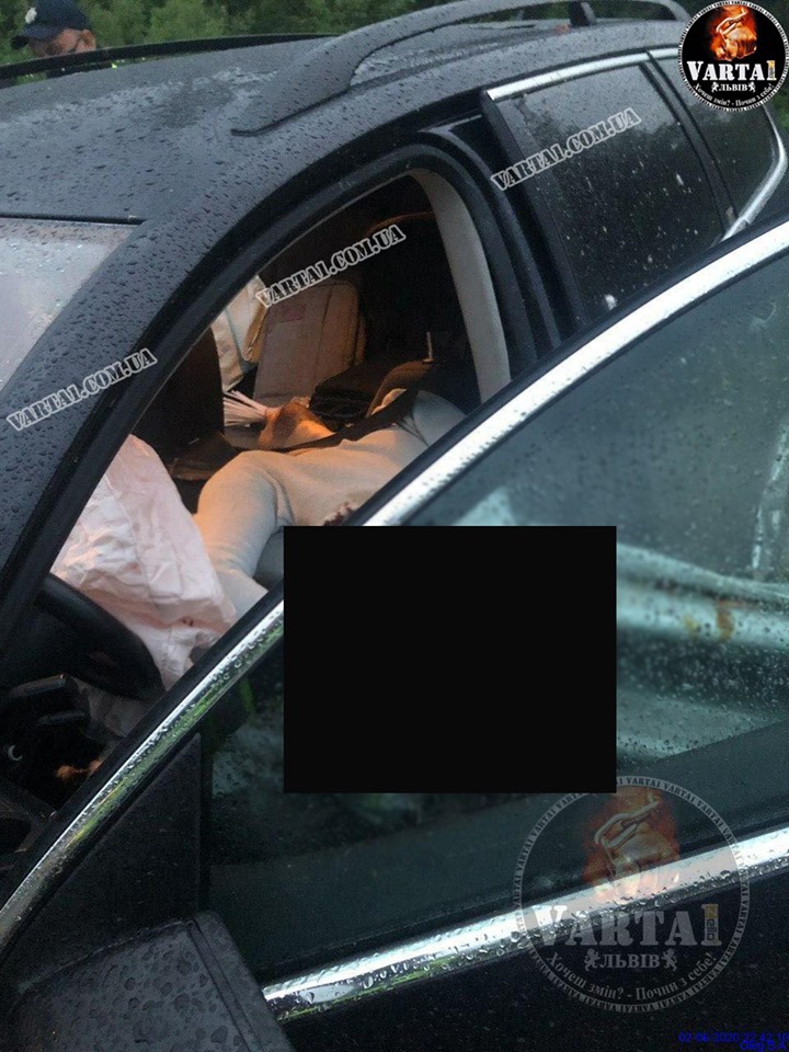 Відбійник розрубав навпіл: біля Львова сталася кривава аварія. Фото: Варта 1. 