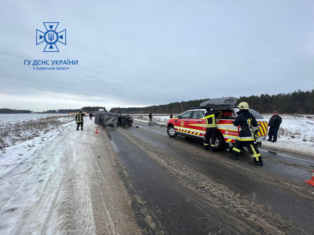 Смертельна ДТП біля Бродів &mdash; надзвичайники показали фото та розповіли подробиці.