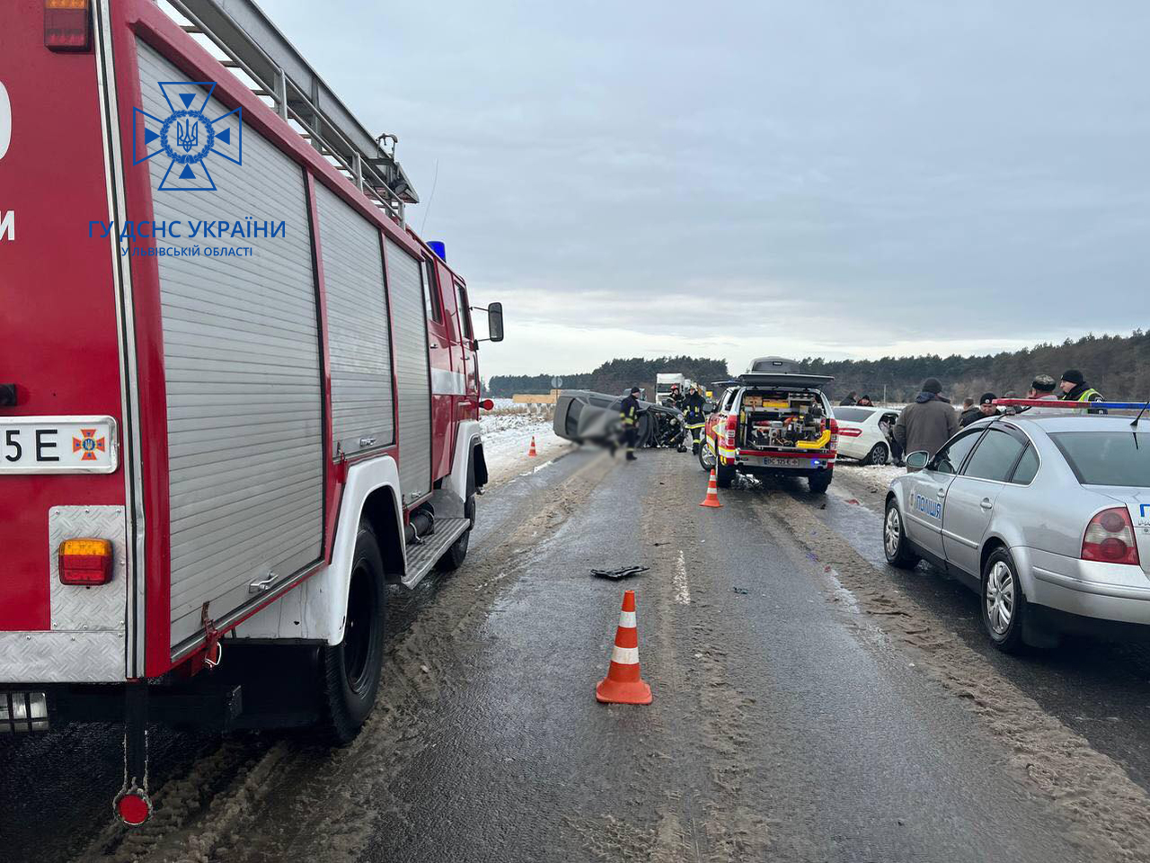 Смертельна ДТП біля Бродів &mdash; надзвичайники показали фото та розповіли подробиці.