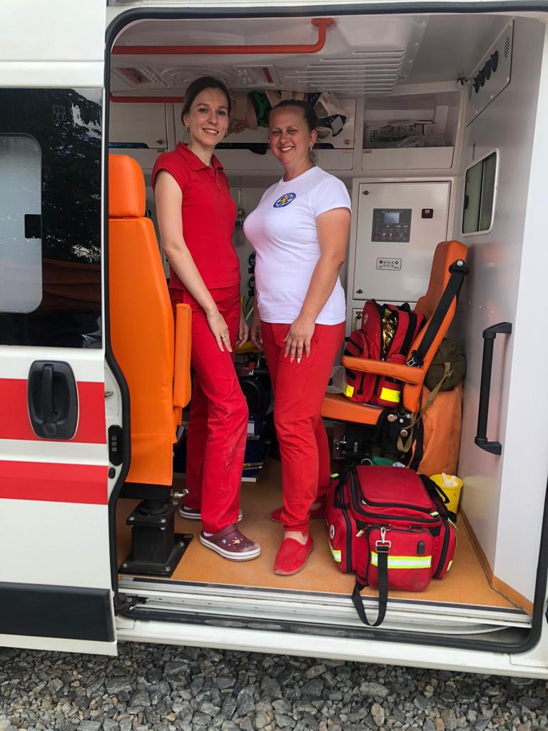 Лікарка Тетяна Мальчин і фельдшерка Іванна Серафим.