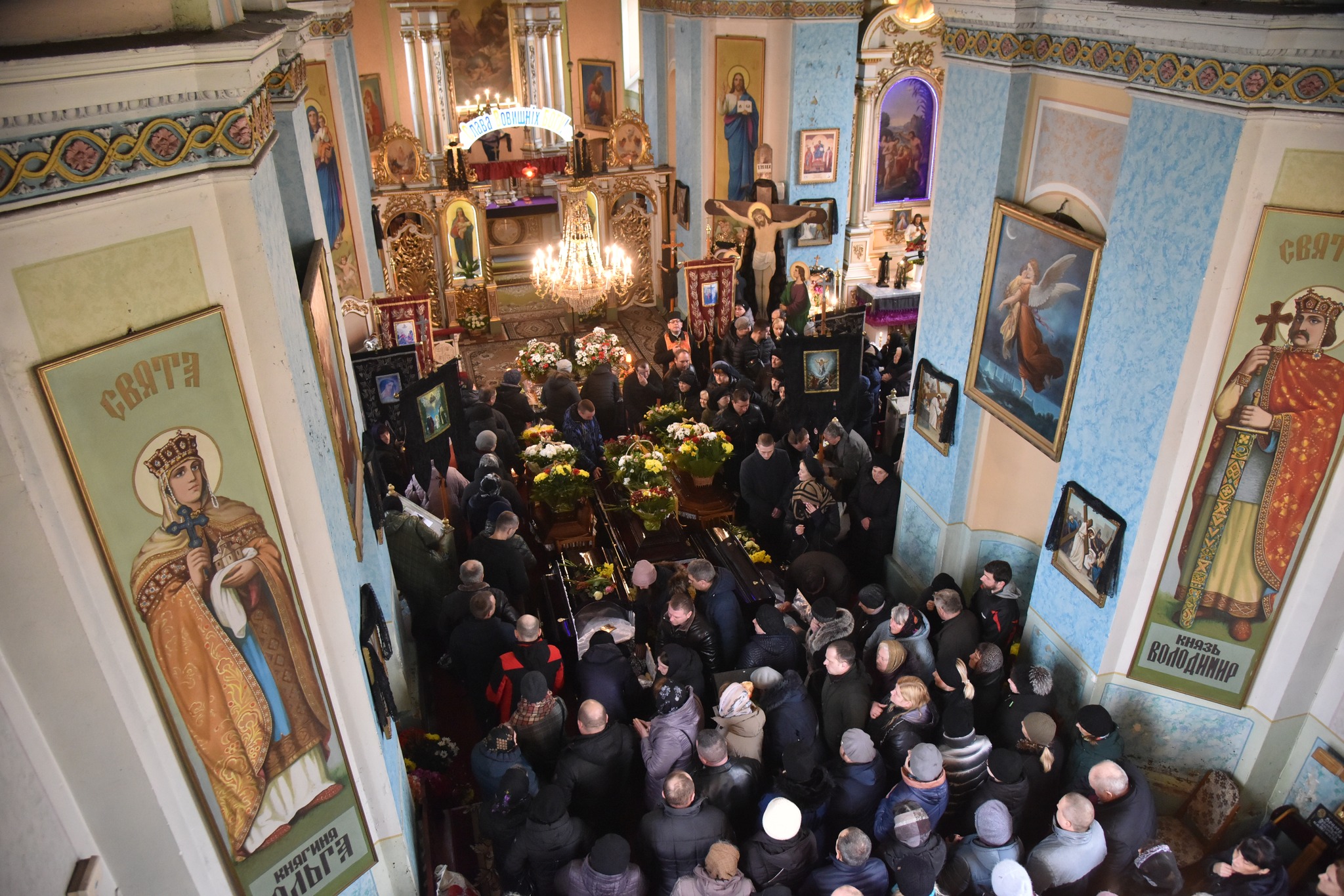 На Золочівщині поховали п&rsquo;ятьох загиблих внаслідок ракетного удару односельців.