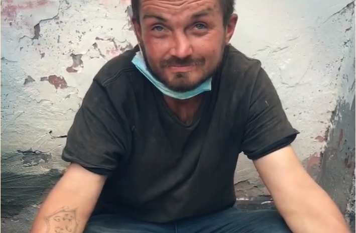 Львівський шахрай під час відпочинку. Фото: скріншот із відео