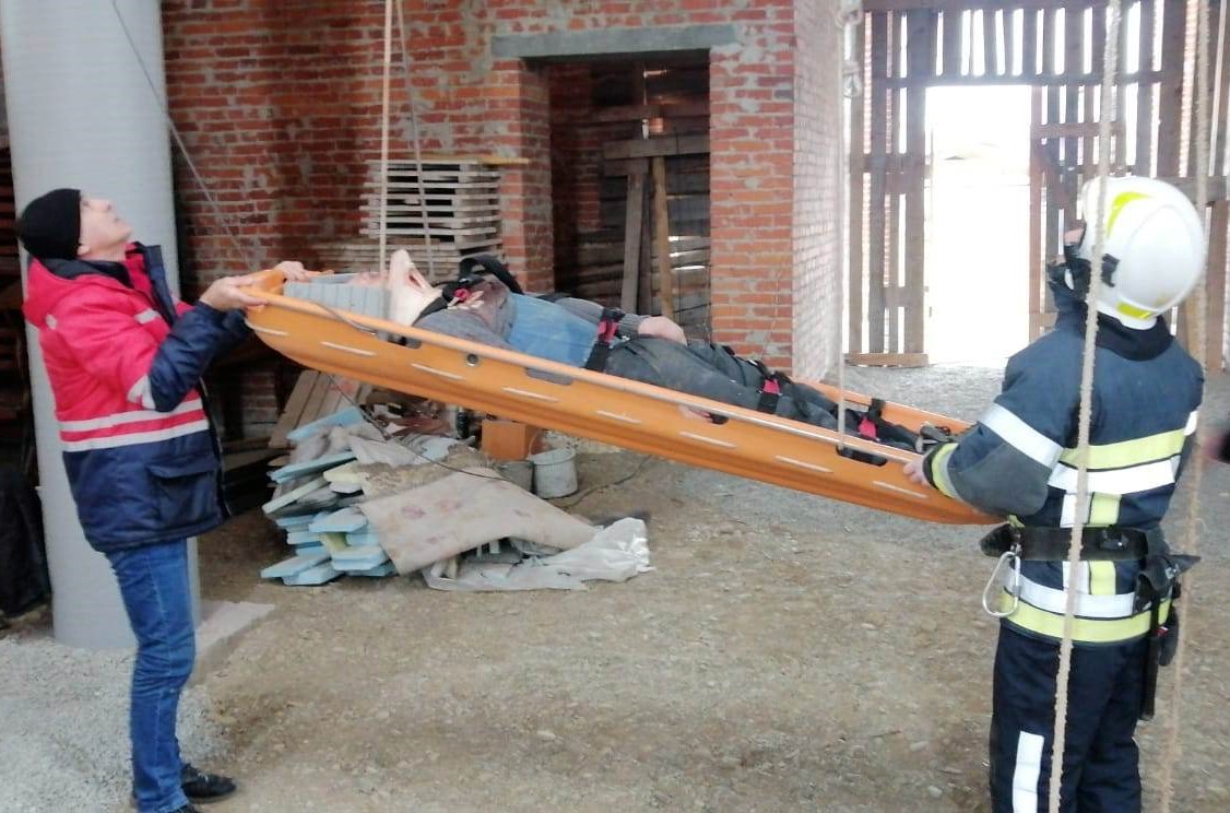 З церкви на Львівщині впав чоловік.