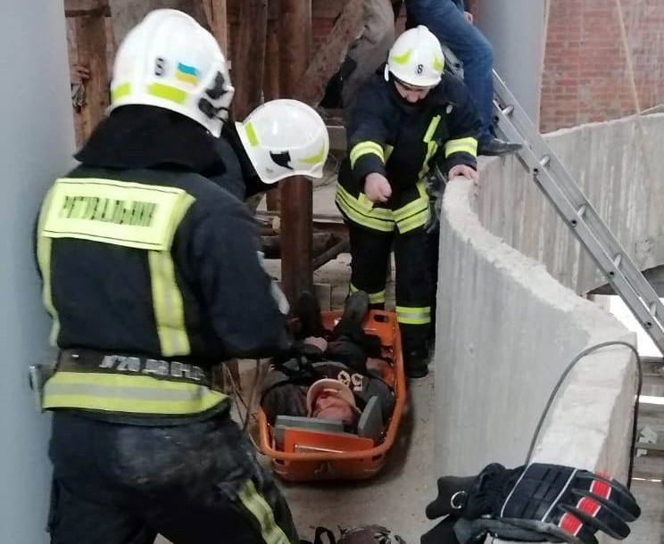 З церкви на Львівщині впав чоловік.