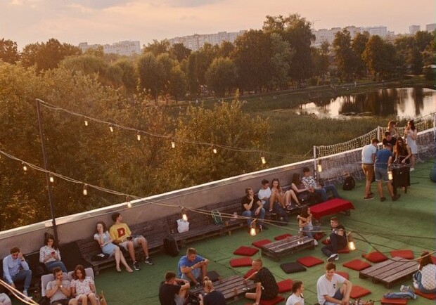 Lviv Film Center запрошує на кіно на даху.