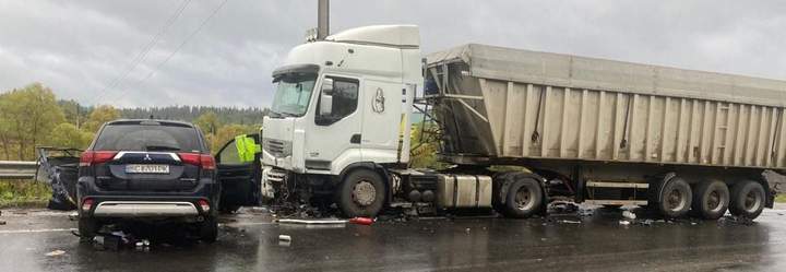 Виїхав на зустрічну: у ДТП із фурою загинув львів'янин.