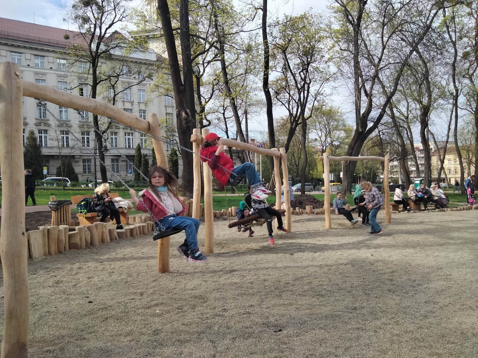 Новий майданчик "Лис Микита" у парку Франка у Львові викликав фурор серед дітлахів.