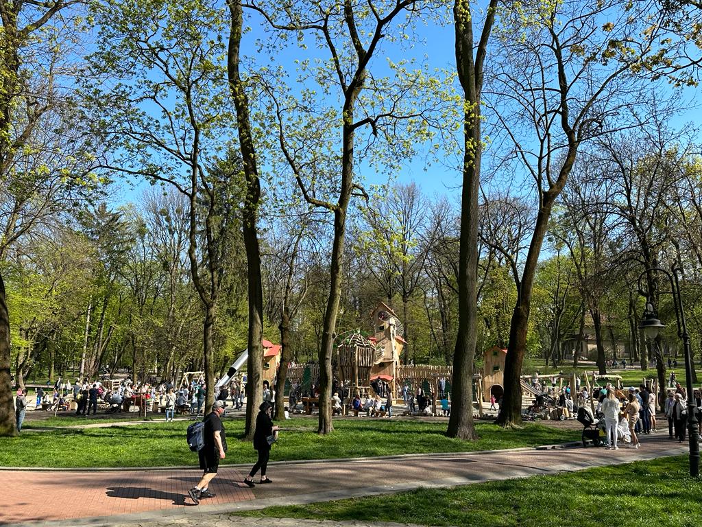 Новий майданчик "Лис Микита" у парку Франка у Львові викликав фурор серед дітлахів.