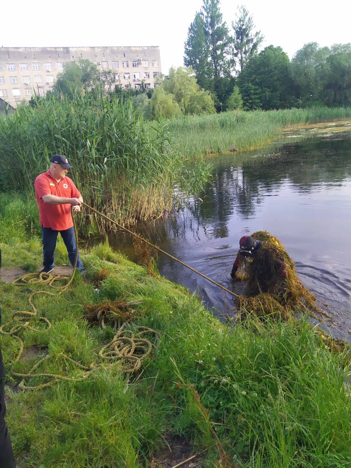У водоймі на території ресторану &laquo;Гуцульська гражда&raquo; у Львові втопився чоловік.