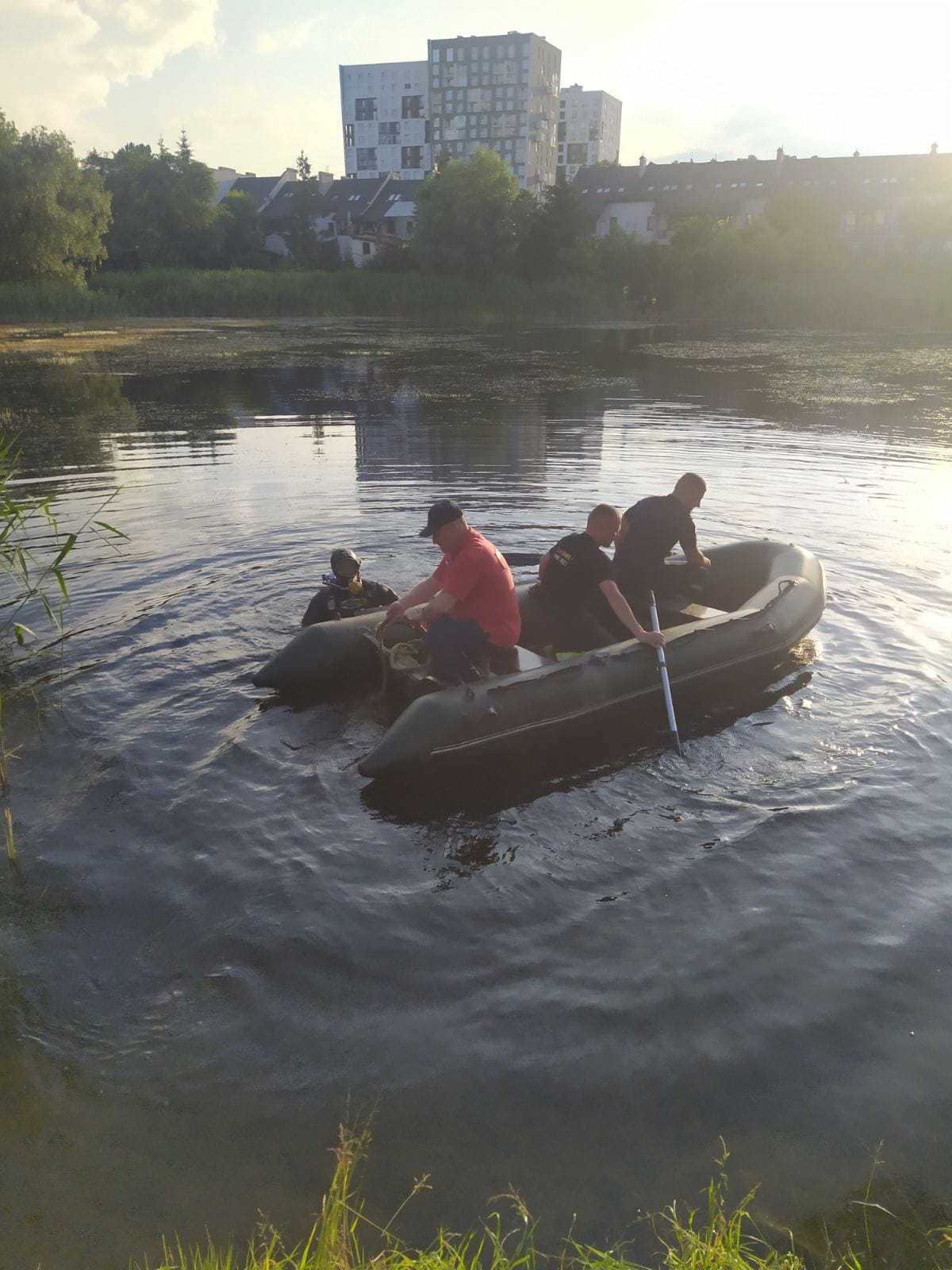 У водоймі на території ресторану &laquo;Гуцульська гражда&raquo; у Львові втопився чоловік.
