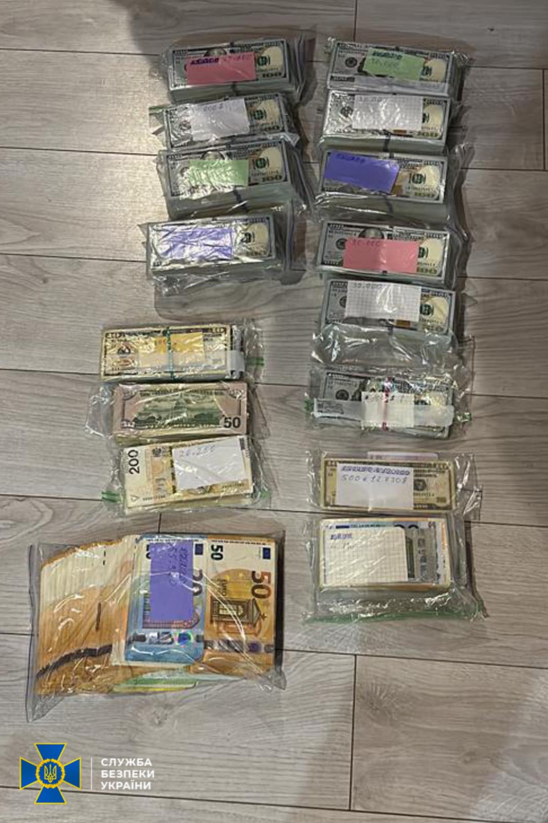 В одному з ресторанів у центрі Львова затримали ватажка банди рекетирів – фото.