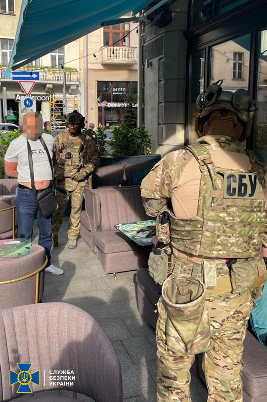 В одному з ресторанів у центрі Львова затримали ватажка банди рекетирів – фото.